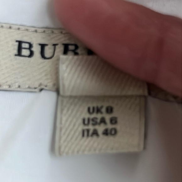Women's Burberry collar button down - US size 6. - Picture 7 of 10